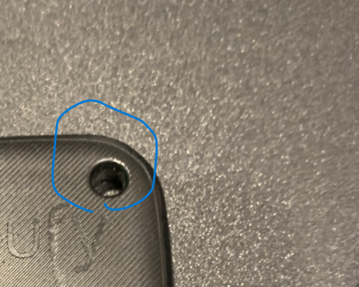 本体に穴があるとわかる写真